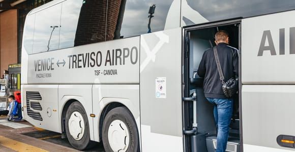 Dall'aeroporto di Treviso a Mestre e Venezia con un autobus espresso