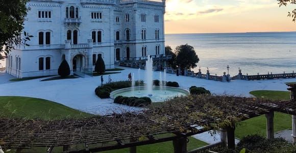 Trieste: Entrada al Castillo de Miramare, Museo y Exposición Kosmos