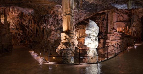Ab Koper: 5-stündige Tour zur Höhle von Postojna und zur Burg Predjama