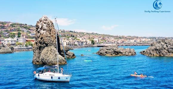 Catania: Full-Day Boat Trip to Acitrezza with Lunch