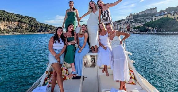 La Spezia: Crucero al atardecer por el Golfo de los Poetas con bebidas y aperitivos