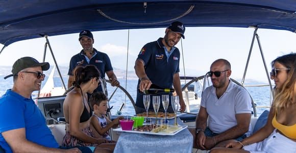 Catania: Crucero por la Costa de los Cíclopes con Aperitivo y Snorkel