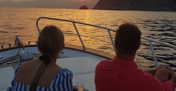 Tour en bateau privé au coucher du soleil avec apéritif de produits liguriens