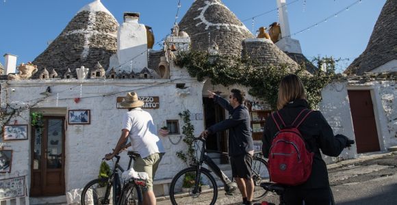 Alberobello E-Bike Tour. Besuche eine Eselfarm und eine Mühle