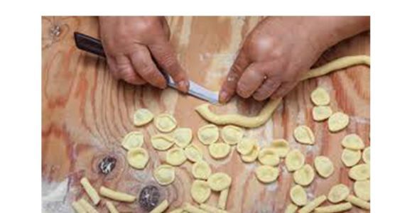 Orecchiette workshop, made strictly by hand
